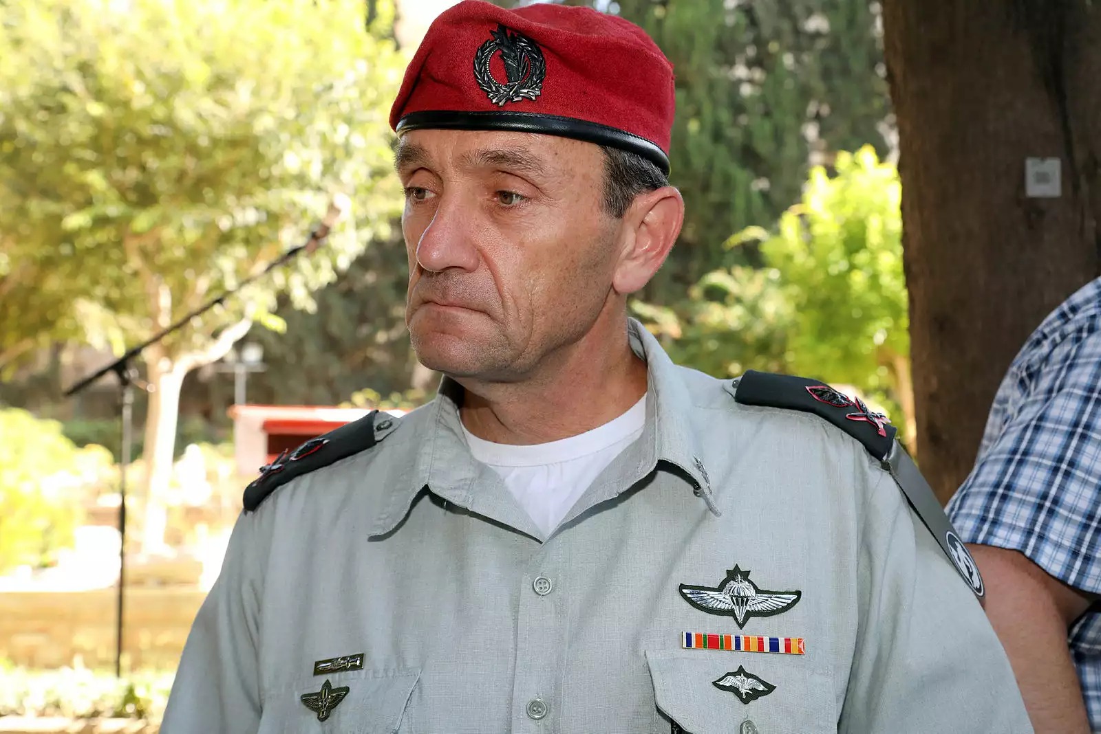 يجب على هارتسي هاليفي أن يظل نظيفاً في بيئة سياسية معقدة