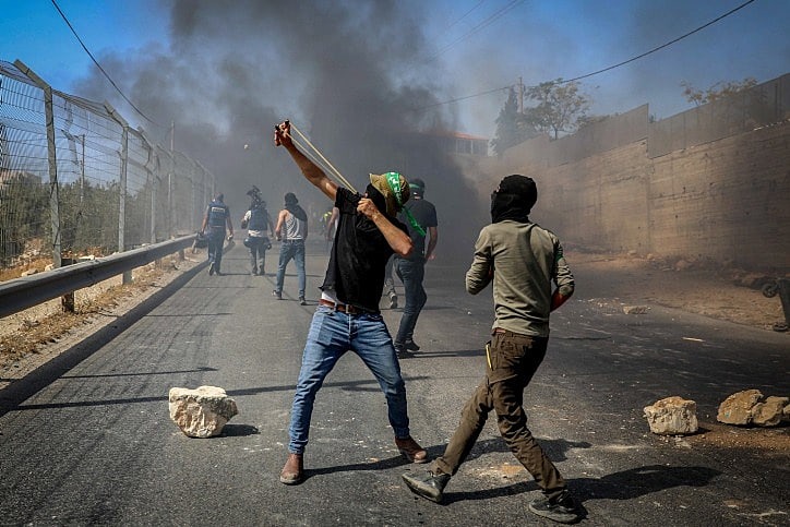 مناقشة حول إغلاق الأراضي الفلسطينية في عيد العرش