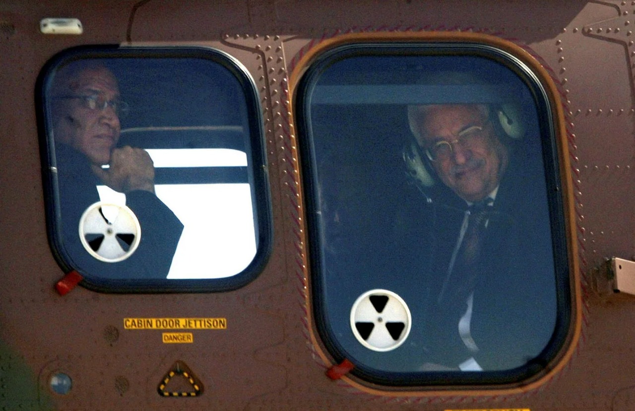 "إسرائيل" تعتزم السماح للسلطة بشراء مروحيات لرحلات كبار مسؤوليها