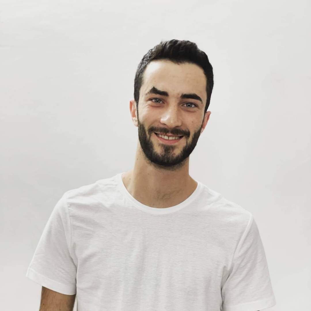 الشاب أبو ركن يرفض التجنيد الإجباري في جيش العدو ويتمكن من الحصول على الإعفاء