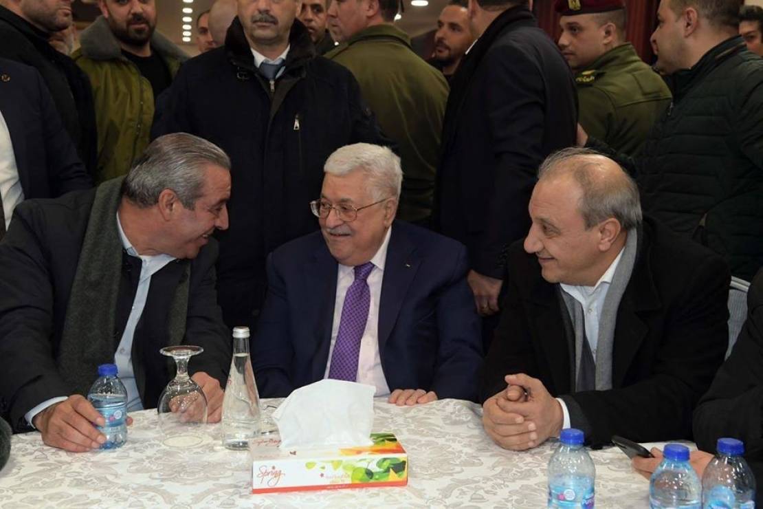 "يجب استبدال محمود عباس غير المؤثر والفاقد للشرعية"