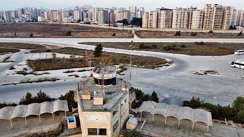 معبر مثل مطار بن غوريون ومحطة مركزية في مطار قلنديا
