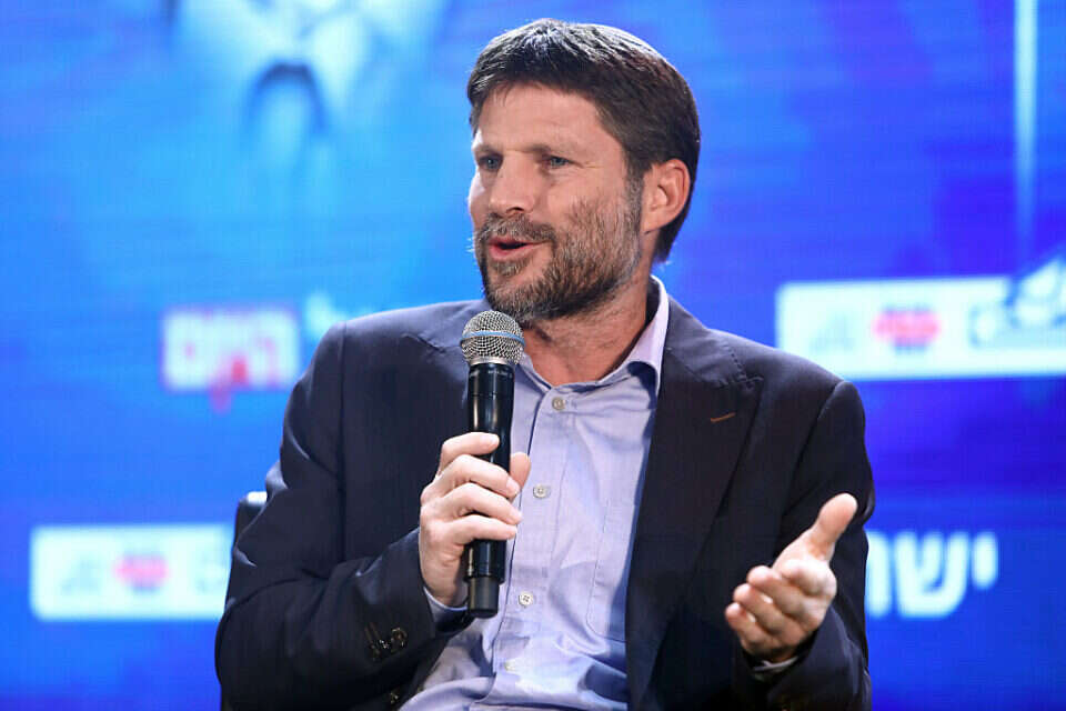 المستوطنون يطلبون من "سموتريتش" شق طرق وتنظيم البؤر الاستيطانية