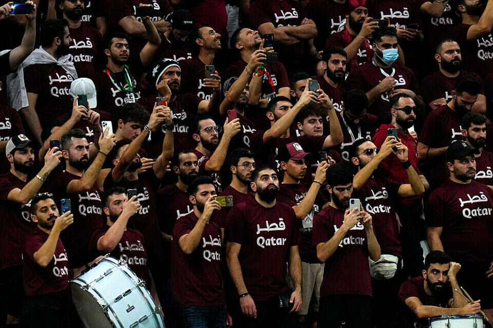خلال مباراة قطر وهولندا: هتافات "بالروح والدم نفديكِ يا فلسطين"