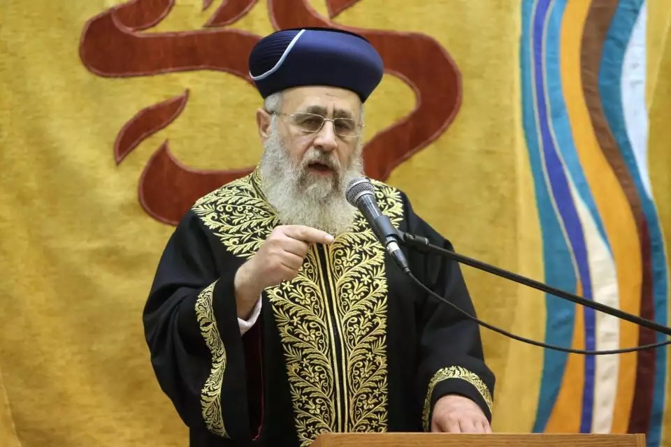 الحاخام الأكبر يتسحاق يوسف: "لسن بند التغلب" هذه فرصة لتصحيح قانون "من هو اليهودي"