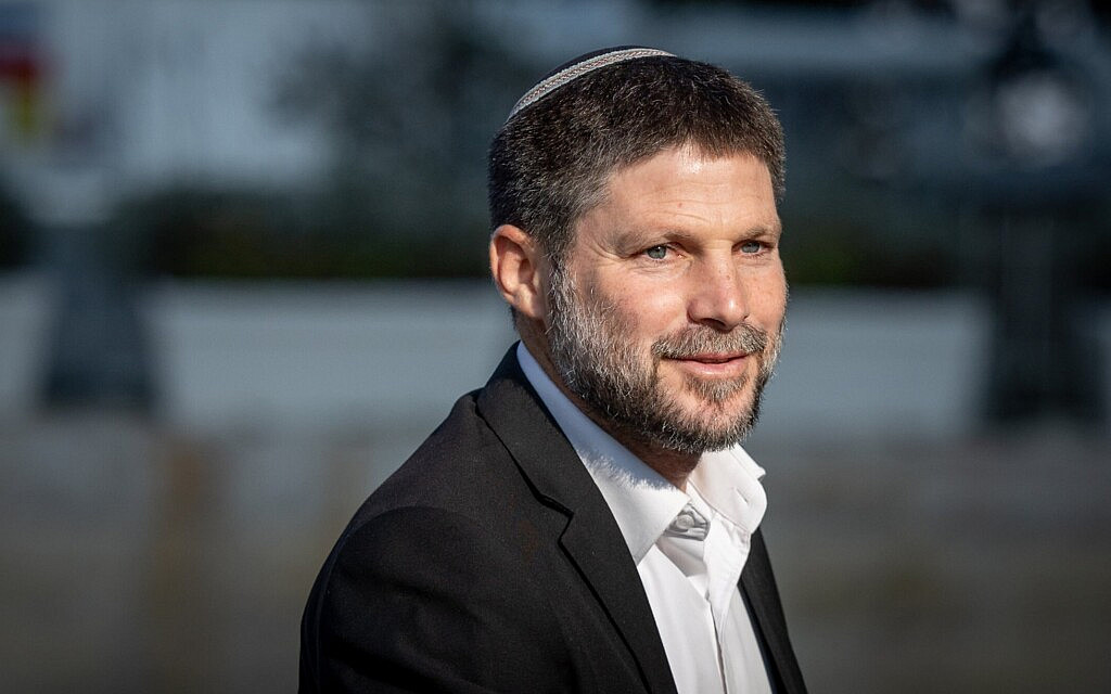 "خبير قانوني إسرائيلي" يحذر من الاصطدام بالقانون الدولي جراء الصلاحيات الممنوحة لـ"سموترتيش"