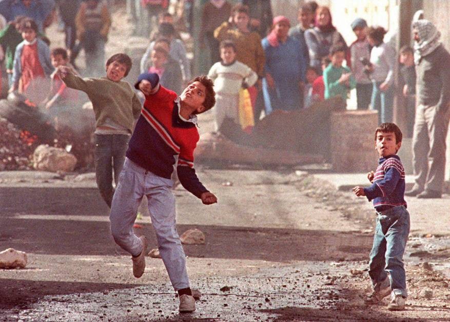 بالصور: "انتفاضة الحجارة"