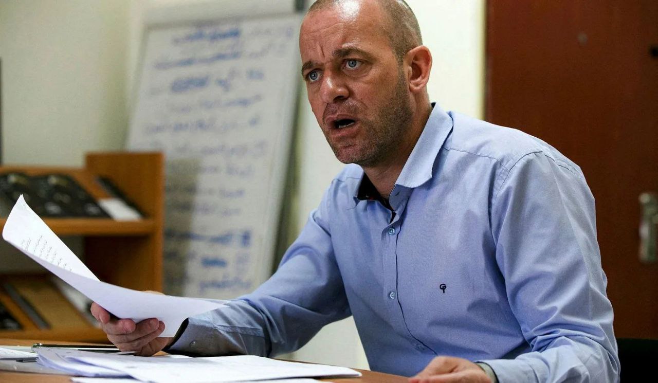 ترحيل فلسطيني إلى فرنسا يشتبه في انتمائه للجبهة الشعبية