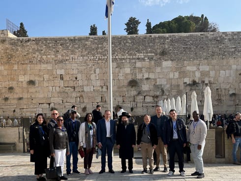 سفراء 4 دول قاطعوا جولة في حائط البراق