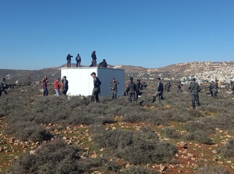 #شاهد: إخلاء بؤرة استيطانية جديدة يشعل عاصفة سياسية