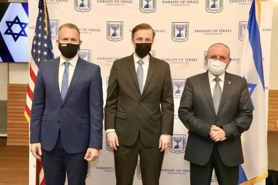 بن شبات: "يجب الاتفاق مع الإدارة الأمريكية على عدم تدخلها في شأننا الداخلي"