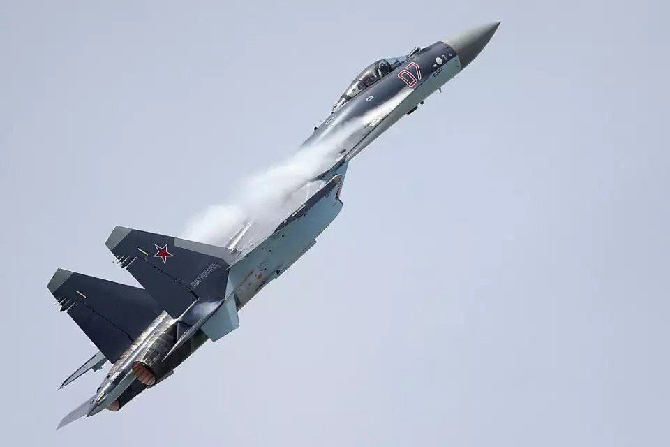 طائرات سوخوي 35 الروسية في طريقها لإيران