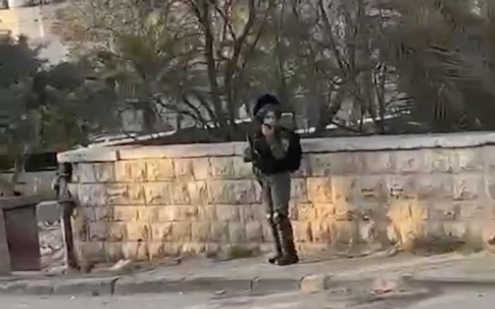 دورية من حرس حدود العدو تنسى مجندة في قرية الرام