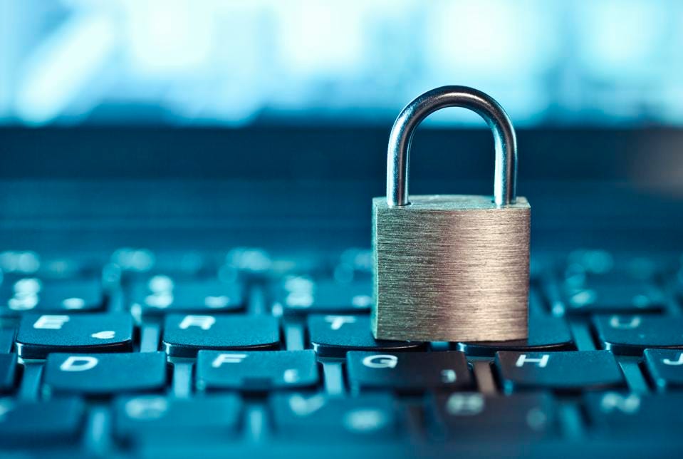 باحث أمني يجد ثغرة تسمح لأي شخص بتجاوز المصادقة الثنائية في فيسبوك