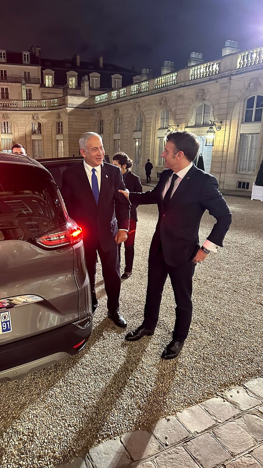 ماكرون يحذر نتنياهو من الاستمرار في الانقلاب القانوني