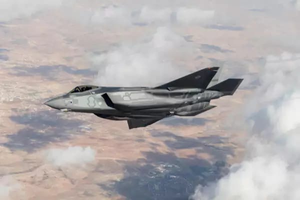 الكيان يعتزم شراء 100 طائرة حربية