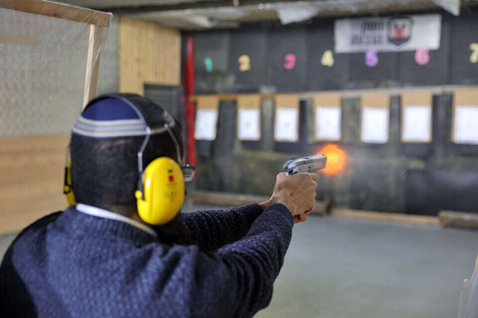 تسارع في وتيرة تسليح المستوطنين بالضفة الغربية