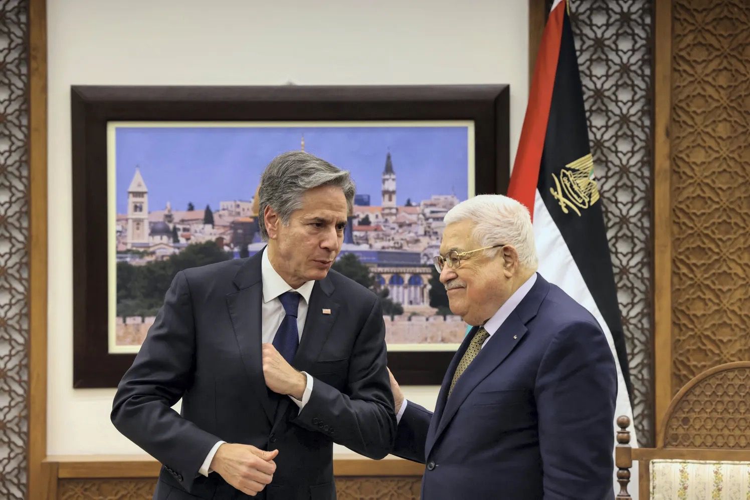 "عباس أراد لفتة سياسية من أمريكا فعرض عليه بلينكين تحديث الشبكة الخلوية"