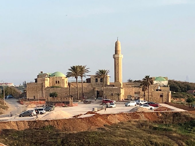مستوطنان حاولا إحراق مسجد في "هرتسليا"