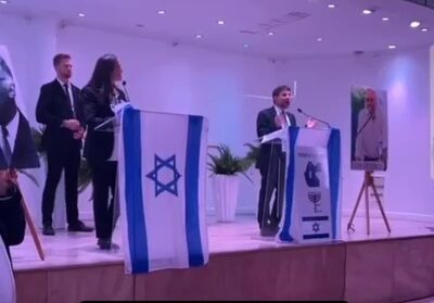 شاهد: وزير مالية العدو يمحو جذور الشعب الفلسطيني