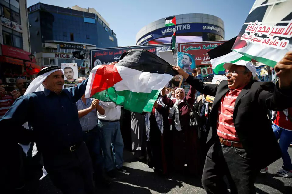 التوصل إلى اتفاق بين الأسرى ومصلحة سجون العدو