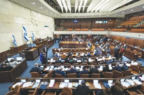 استطلاع للرأي يظهر تراجعاً كبيراً للائتلاف الحاكم