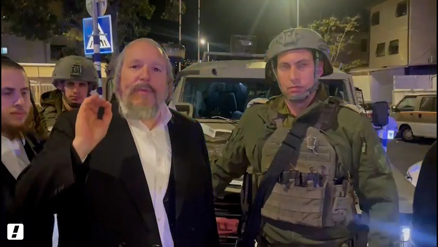 رئيس مستوطنة "بيتار عيليت" يمنع ركوب الفلسطينيين الحافلات