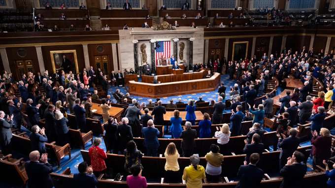 أعضاء كونغرس يطالبون "بايدن" بالتدخل لمنع الانقلاب القضائي
