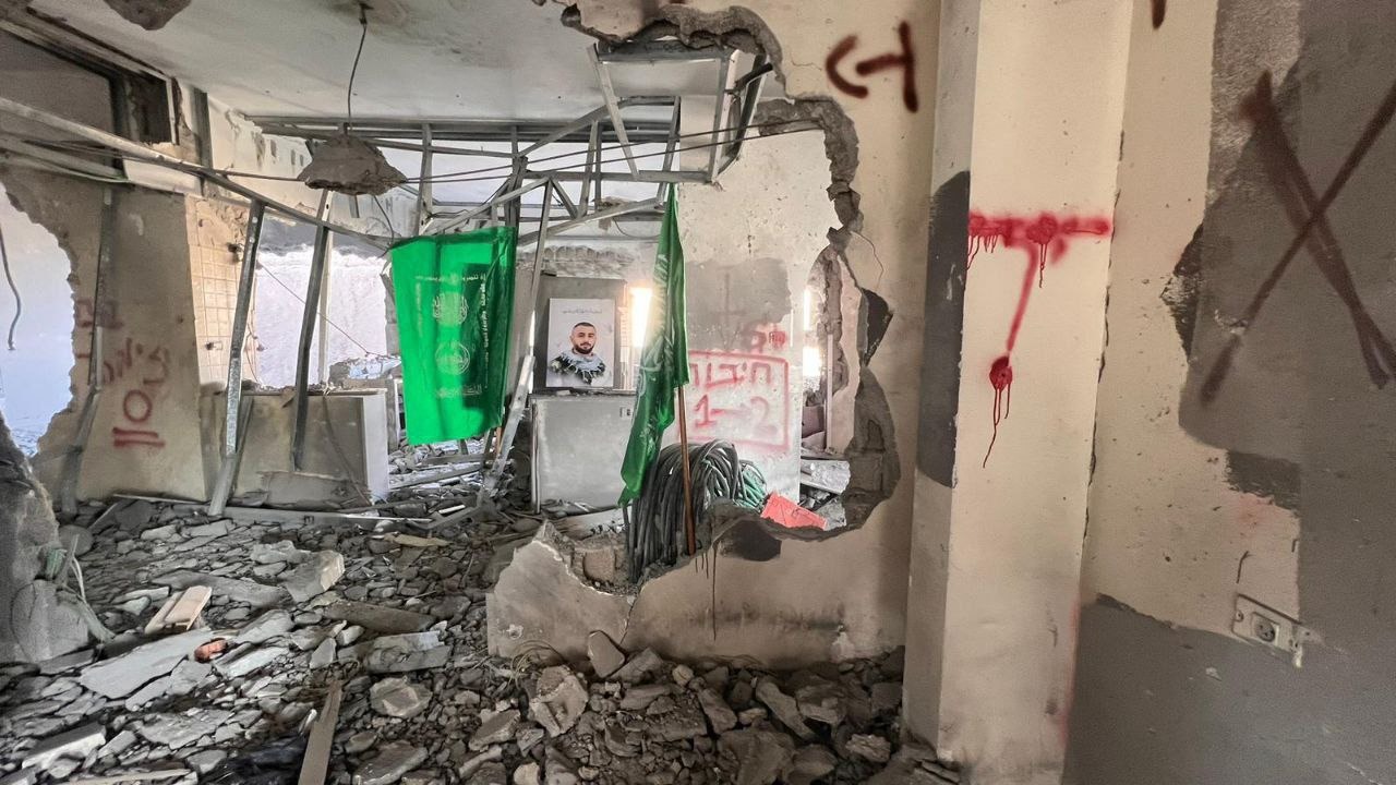 بالفيديو جيش العدو يفجر منزل غرب رام الله