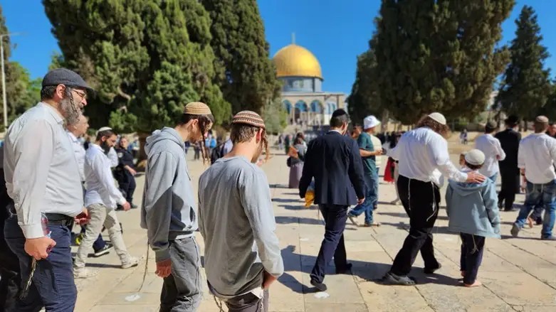 وزراء وأعضاء كنيست يطلبون الموافقة اللازمة لاقتحام المسجد الأقصى