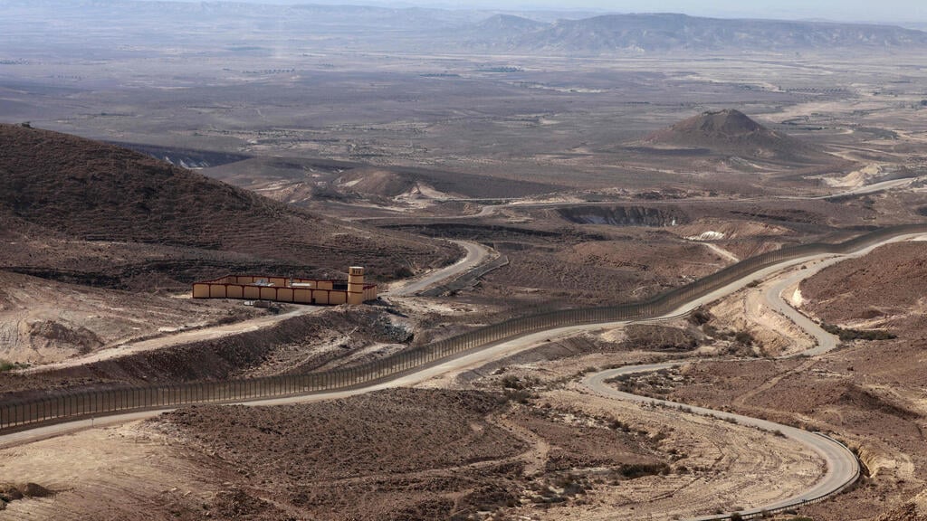 جيش العدو يُعلن مقتل 3 من جنوده قرب الحدود المصرية