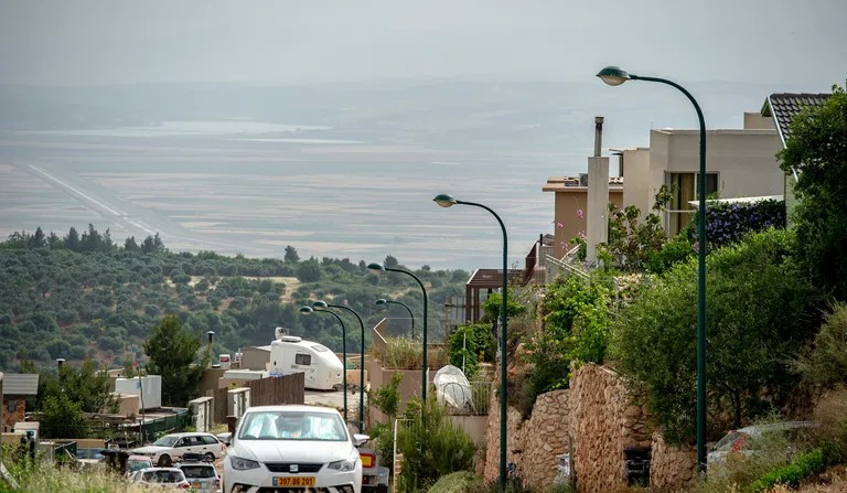 كنيست العدو يصوّت على قانونٍ يعزز التهويد والفصل العنصري