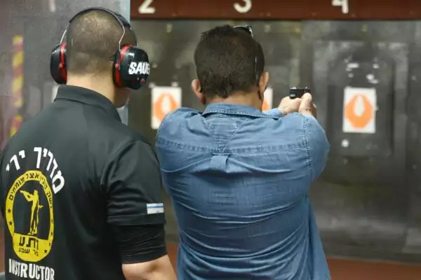 بن غفير يسلح "الإسرائيليين" بـ 30 ألف قطعة سلاح جديدة