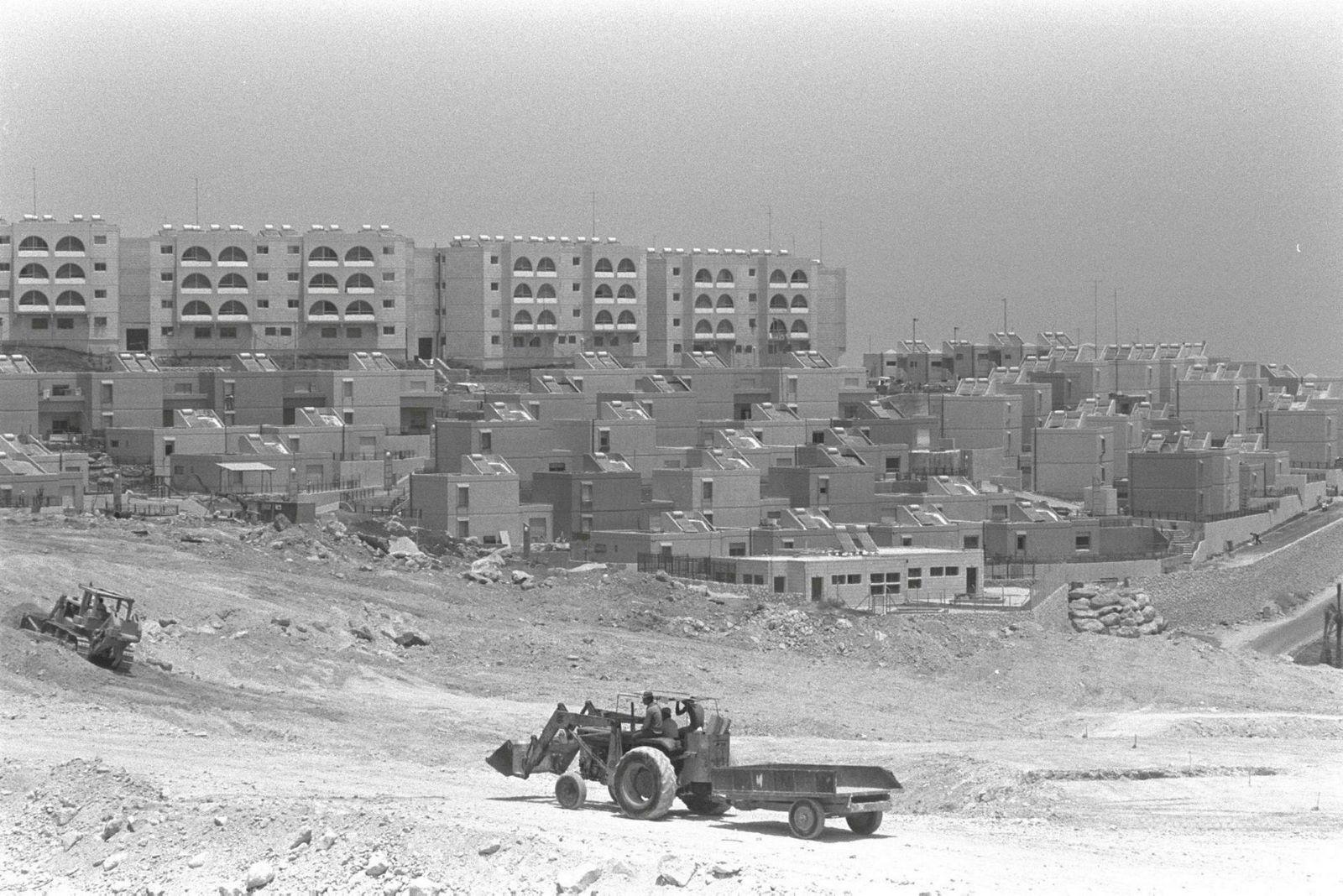 وثائق تكشف.. كيف سمم جيش العدو أرض قرية فلسطينية؟