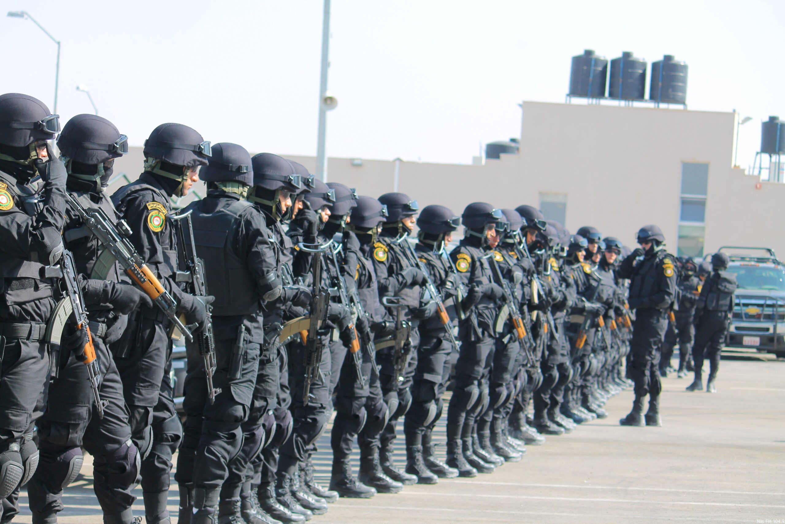 من يتجهز لمهاجمتنا من الخلف؟