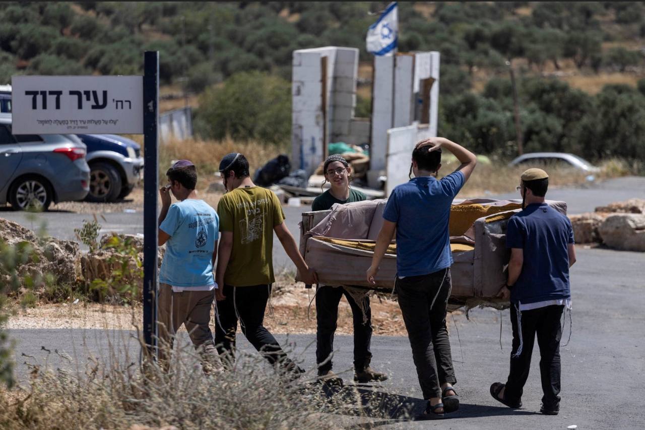 إعلام العدو يُدافع عن عصابات "فتيان التلال"