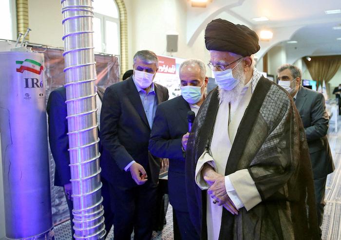 المخابرات الأمريكية تحافظ على ثباتها وإيران لا تتقدم نحو إنتاج أسلحة نووية