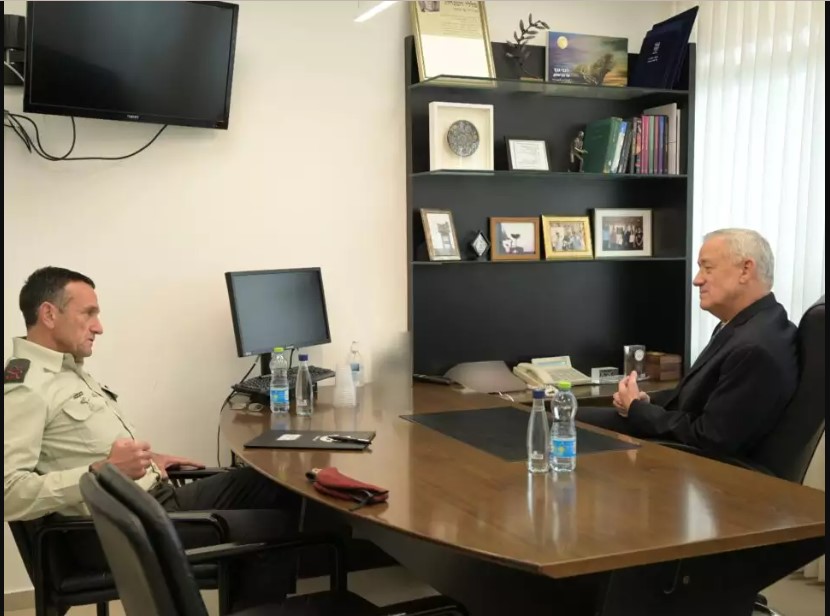 "غانتس" محذرا "هاليفي": "الوضع الأمني مقلق للغاية"