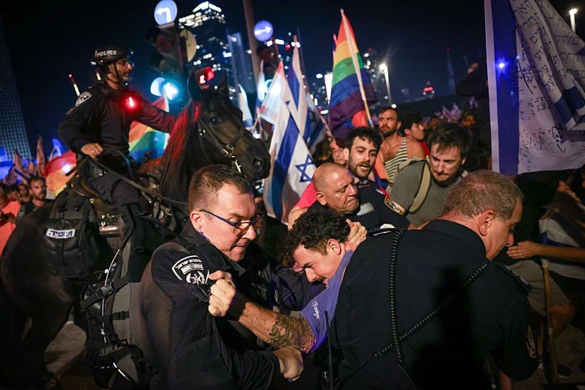 إصابات واعتقالات خلال احتجاجات واسعة ضد "حكومة نتنياهو"