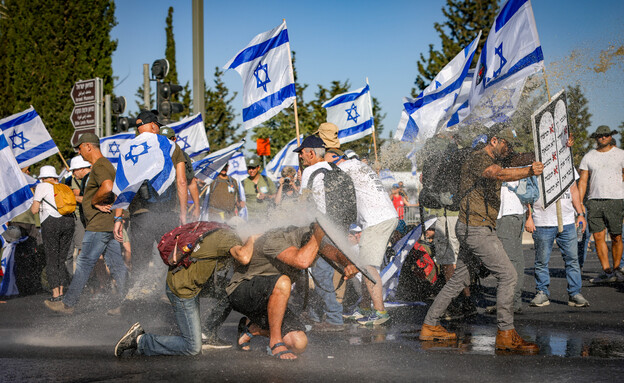 بالصور: إضراب يعم كيان العدو