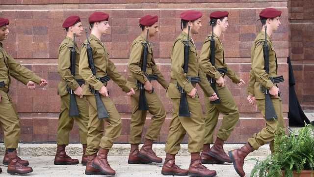 عشرات الضباط من استخبارات العدو يعلنون رفض الالتحاق بالخدمة 