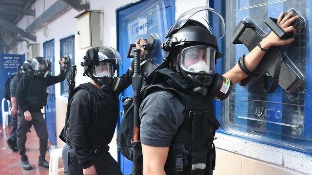 أسرى حماس يجمدون الإضراب عن الطعام بعد الاتفاق على تنفيذ مطالبهم