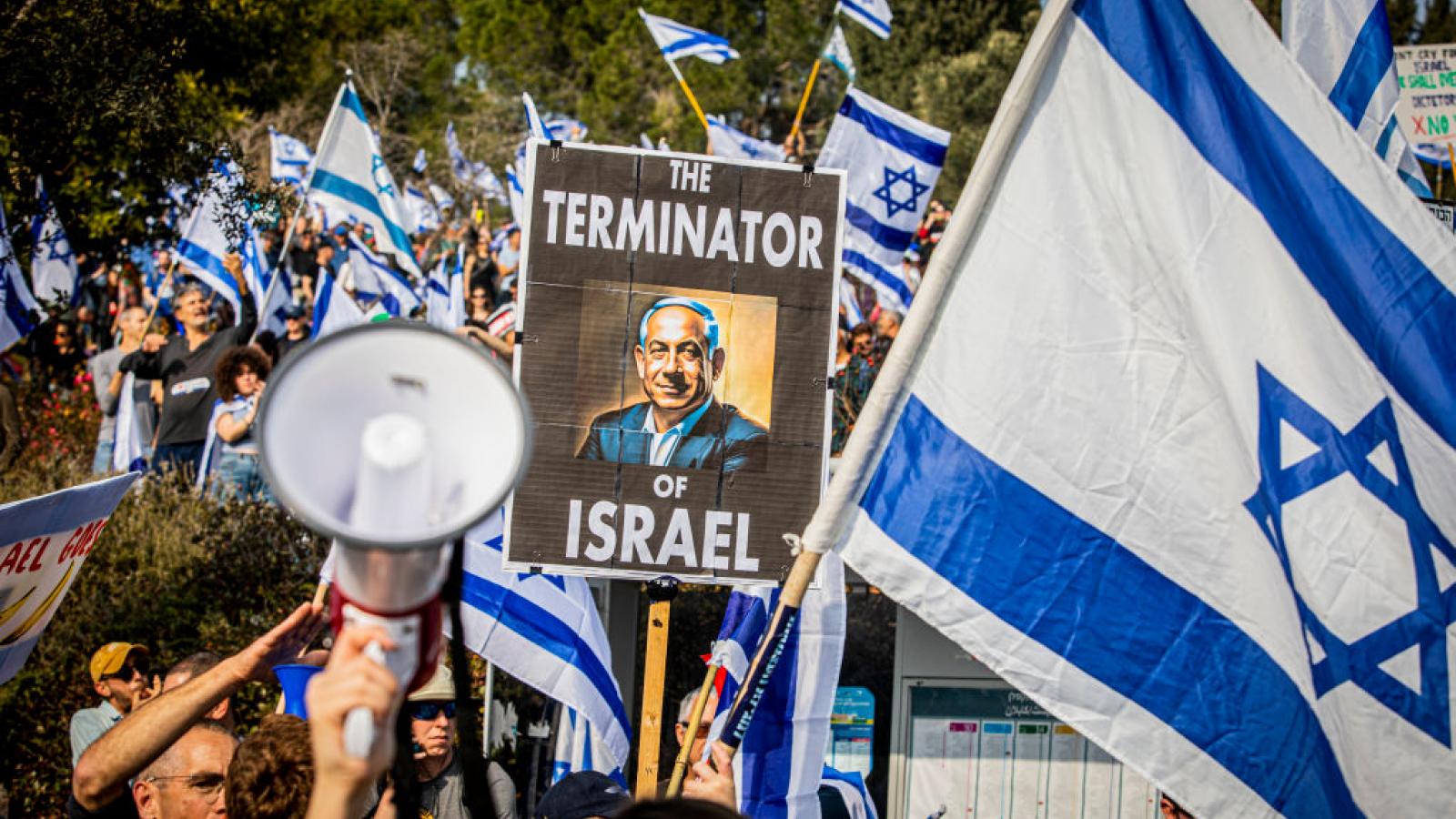 استطلاع للرأي في الكيان يتناول العديد من القضايا المهمة