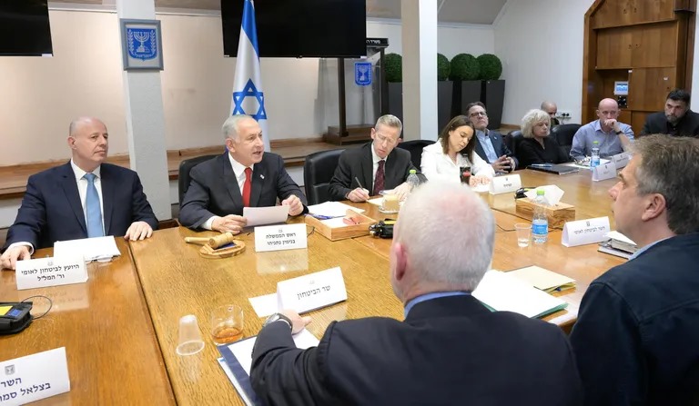 وزراء حكومة "نتنياهو" يتصرفون على افتراض تشكيل لجنة تحقيق