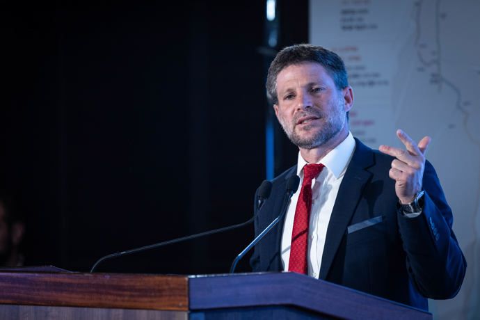 "سموتريتش" يسرق أموال فلسطينيي 48 ويحولها للمستوطنين