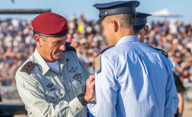 ضباط كبار يتهمون رئيس أركان العدو بالتمييز بين أذرع الجيش