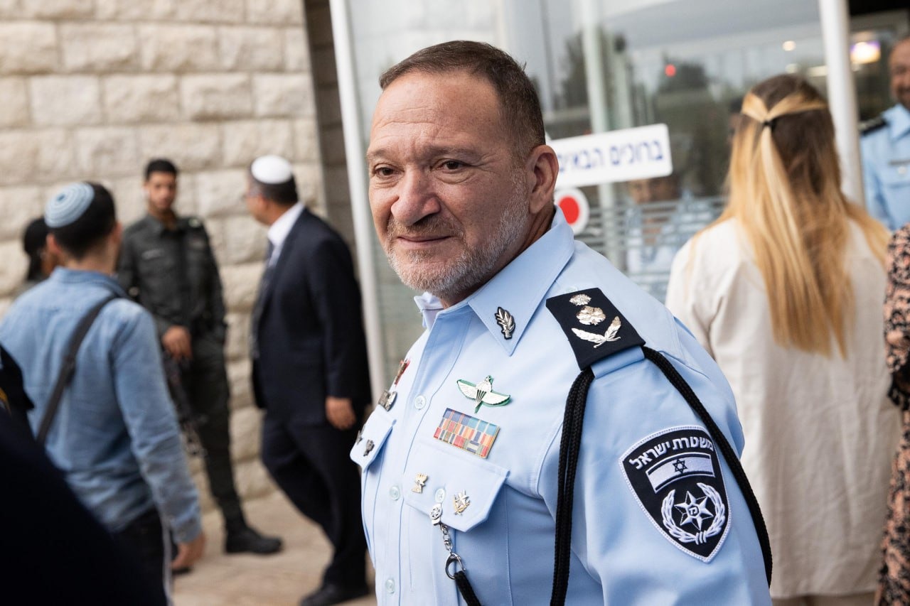 ضابط سابق في شرطة العدو يتهم المفتش "شبتاي" بطعنه