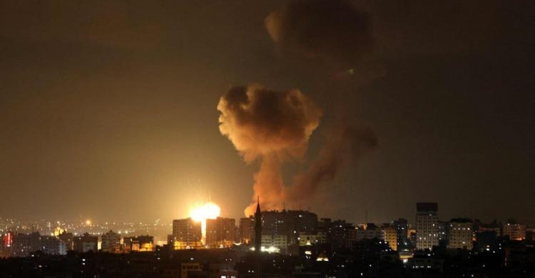 جيش العدو يقصف موقعًا في غزة