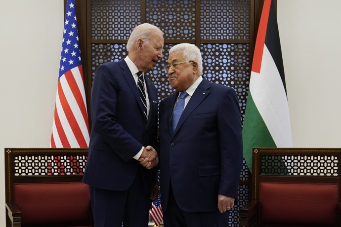 تقرير: الولايات المتحدة نقلت مدرعات وأسلحة إلى السلطة