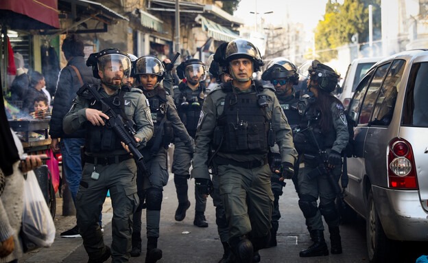 شرطة العدو تستعد للأعياد.. مسلَّحٌ في كل "كنيس" بالقدس